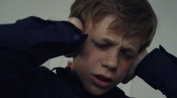 Filmar om korleis stress og traumer skadar barn si utvikling
